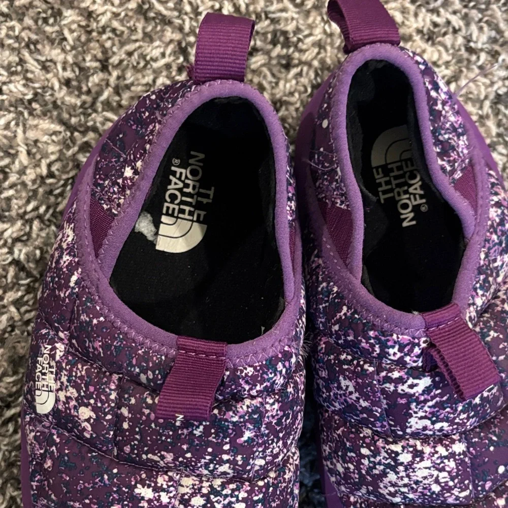 The North Face Kids Purple Patterned Slippers Size 1